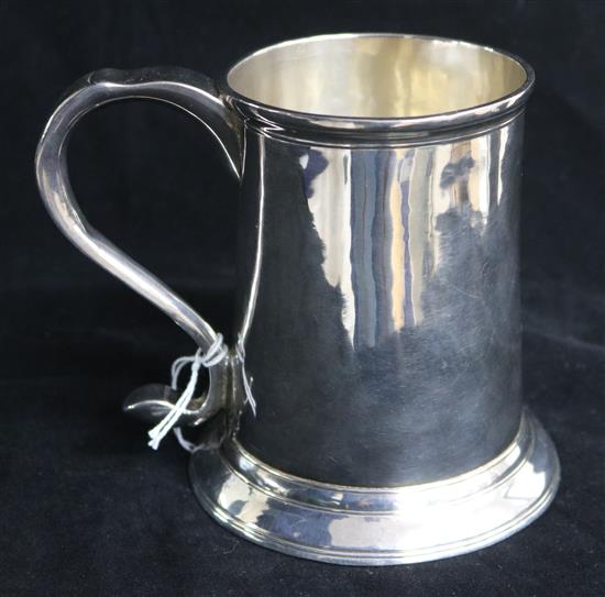 A George III provincial silver mug, with S-scroll handle, by John Langlands I, Newcastle, 1774, (a.f.), 9 oz.